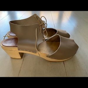 Clogs